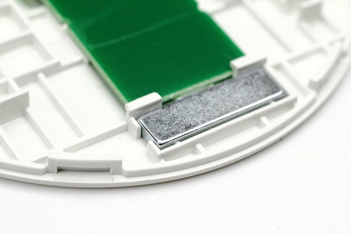 yeelight无线充电夜灯拆解,拆解cyansky手电筒