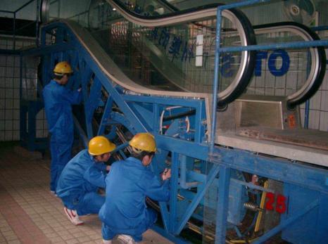 电梯操作人员基本安全试题含答案,特种作业电梯操作考试题及答案