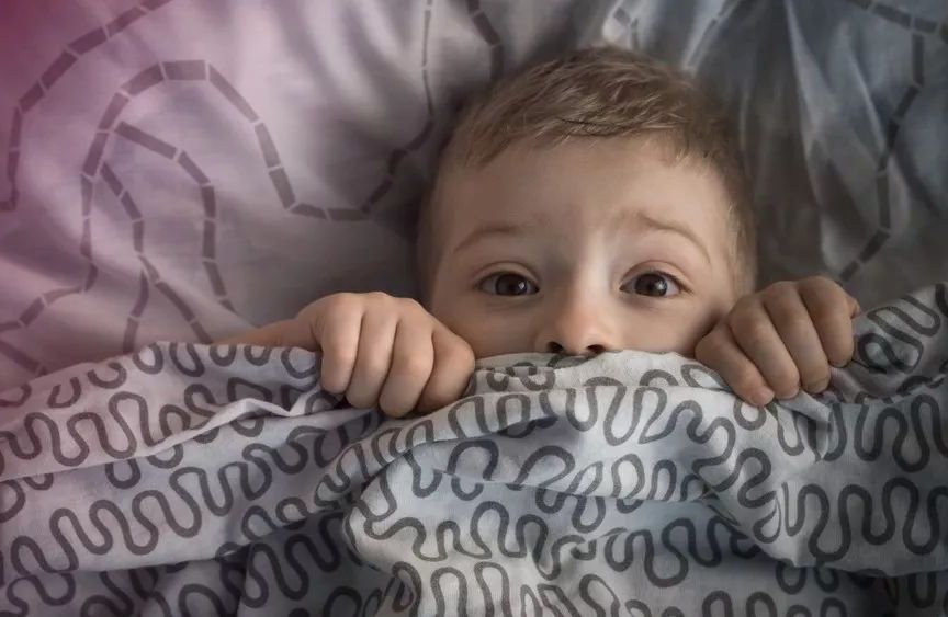 孩子分房睡怕黑怎么办,孩子胆小怎么分房睡