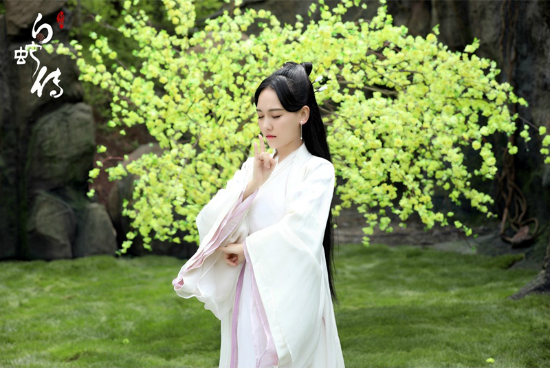 呕了……看完这部《新白蛇传》，我想向“四千年美女”道歉