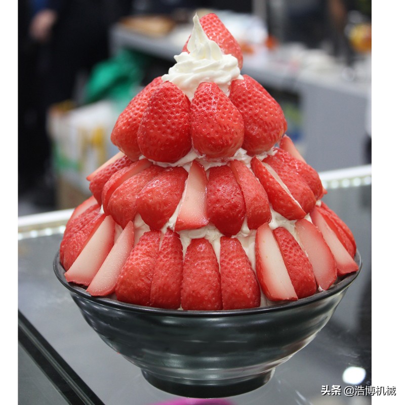 刨冰雪花机多少钱一台,全自动冰块刨冰机器商用