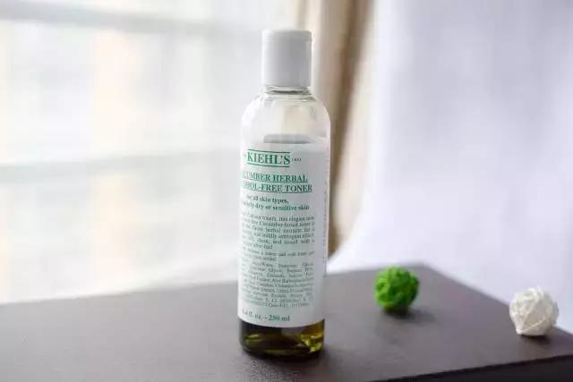 这些鸡肋的国货护肤品,这类风很大的护肤品是鸡肋吗