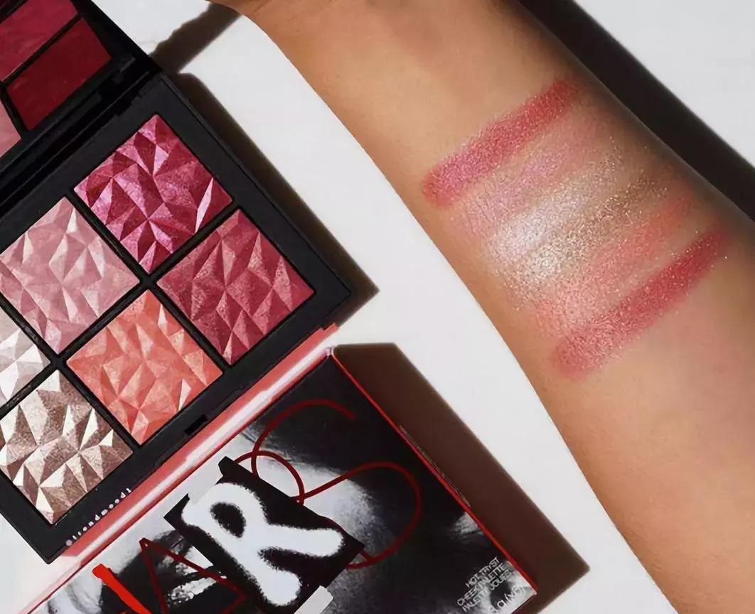 burberry圣诞限定彩盘,如果只买一个护肤品买什么