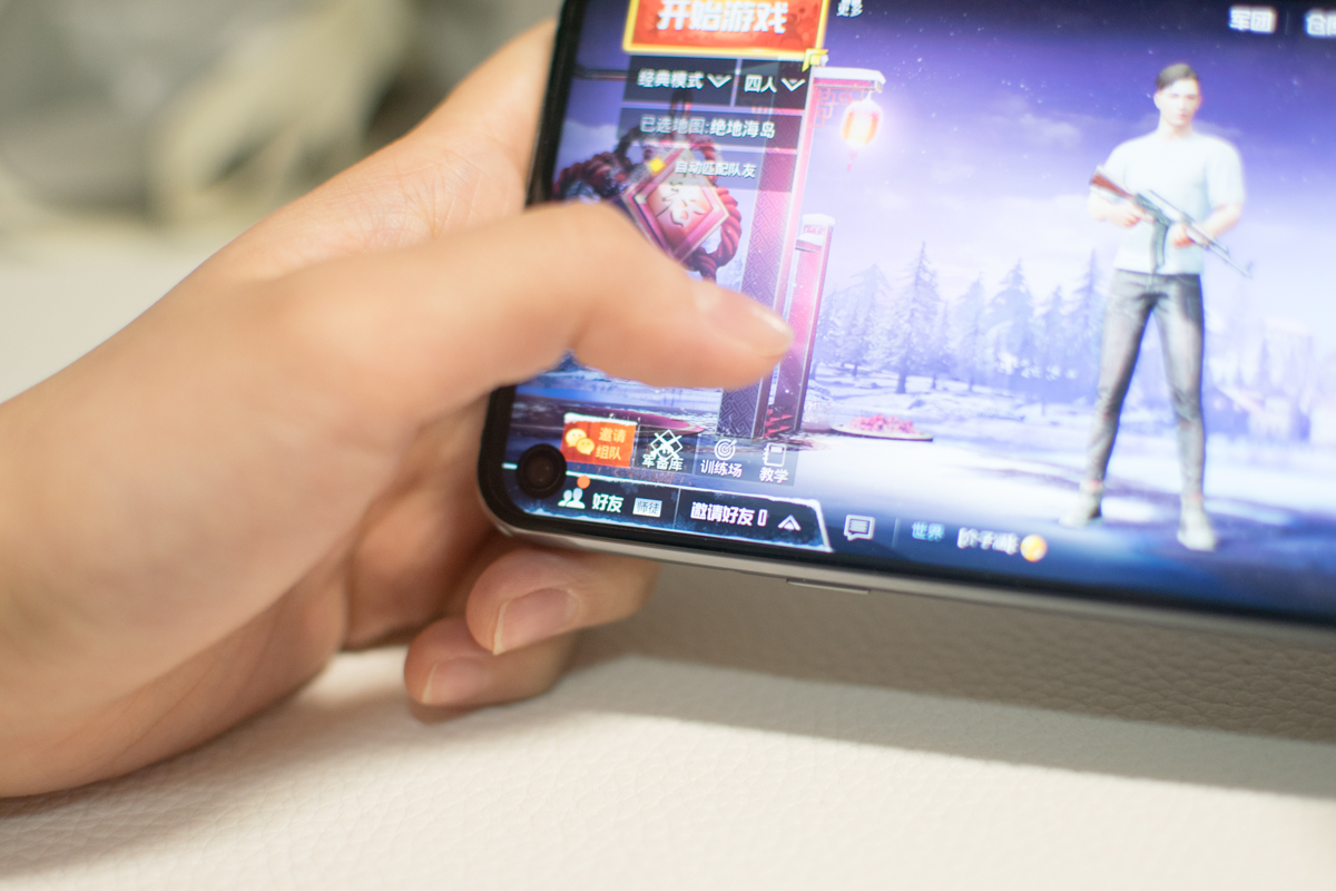 三星什么时候搞挖孔屏,三星手机挖孔屏技术