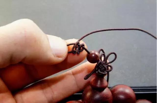 手串伸缩加珠绳打结法,单绳一珠一结打结法