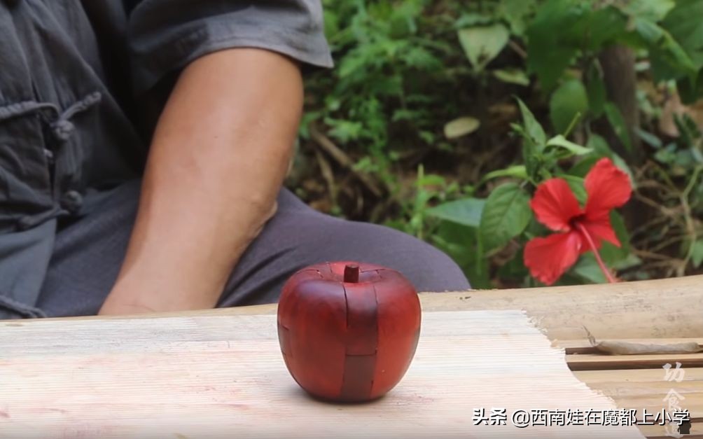 61岁中国爷爷获赞1000万，外国网友：实名羡慕他的孙子