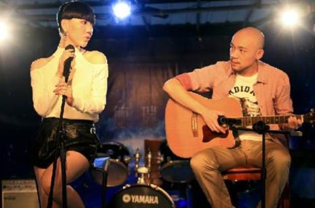 李代沫出狱后，直播3句离不开刷礼物，网友怒怼：穷疯的节奏