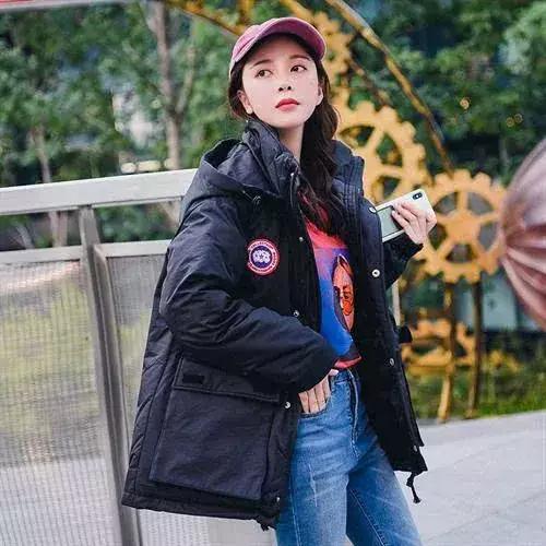 羽绒服穿起来显瘦,韩版宽松过膝羽绒服怎么搭配