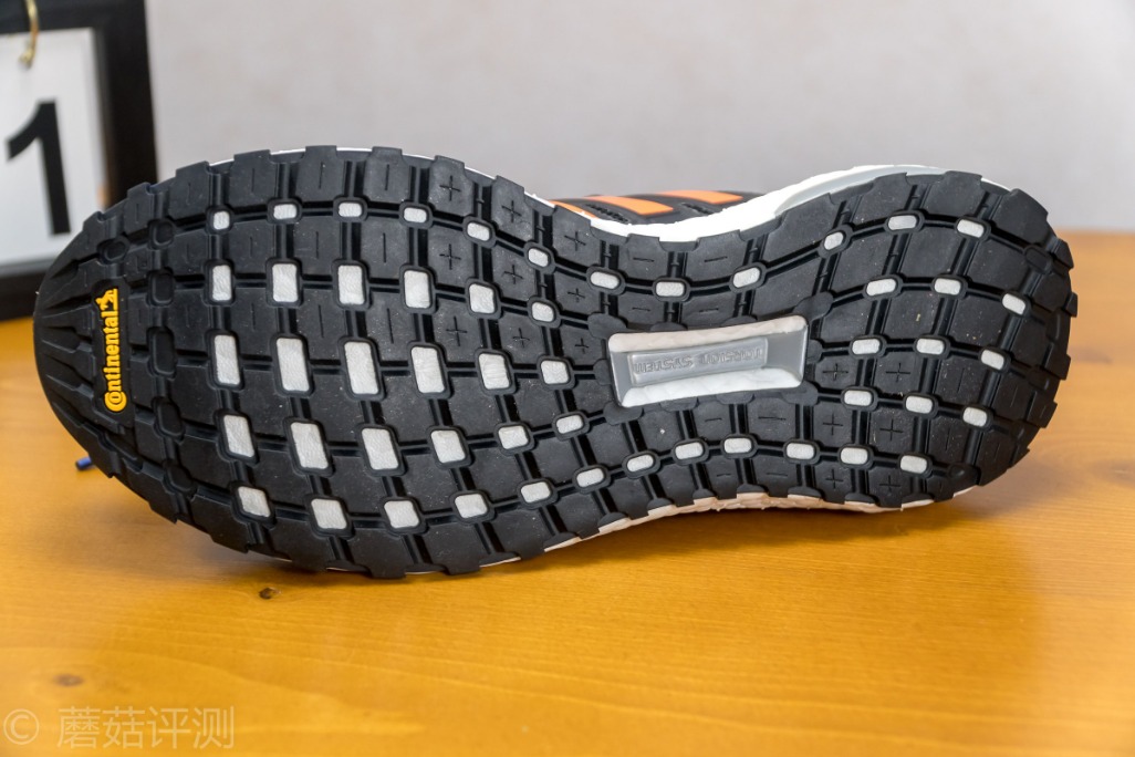 阿迪ultraboost22黑蓝,阿迪supernova和ultraboost