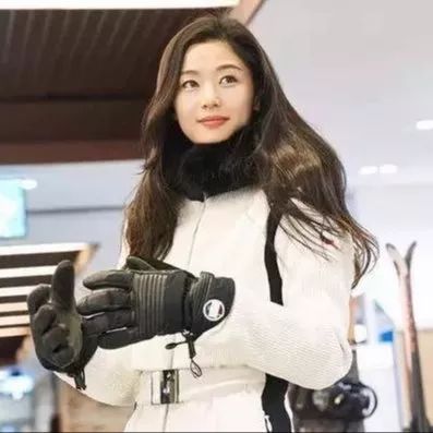 都穿什么牌子滑雪服,哪个牌子的滑雪服最好看