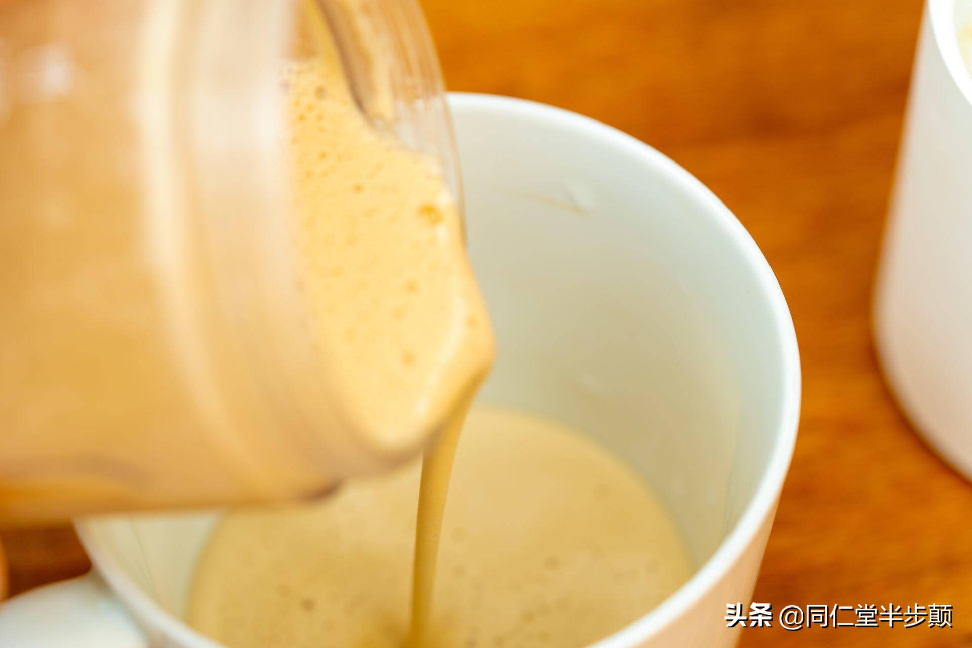 怎么用榨汁机榨果汁,如何用榨汁机榨出一杯好吃的果汁