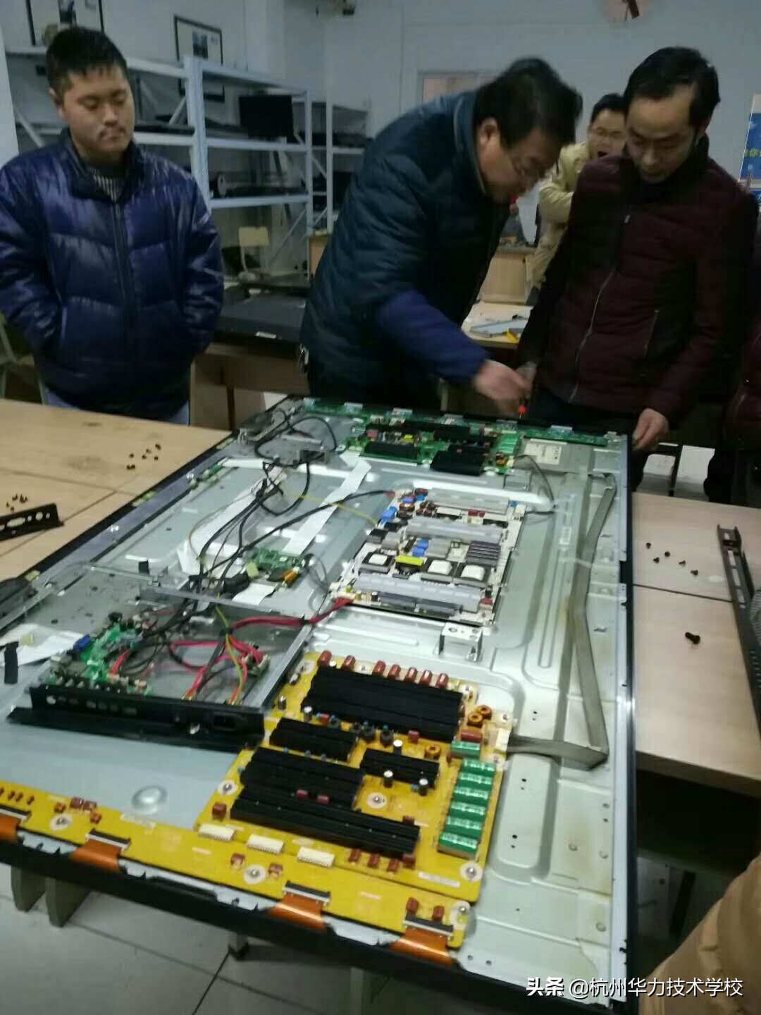 液晶电视电源板维修教程,华力集团杭州华力维修培训基地