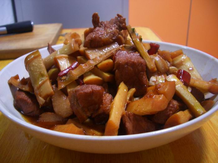 家常菜之超下饭巨简单的笋烧肉,青汁笋炒肉家常做法