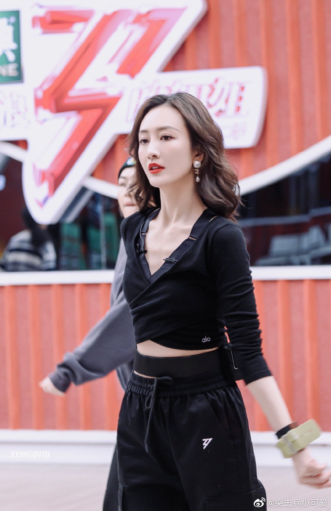 王鸥香奈儿耳环,浪姐2王鸥最新一期