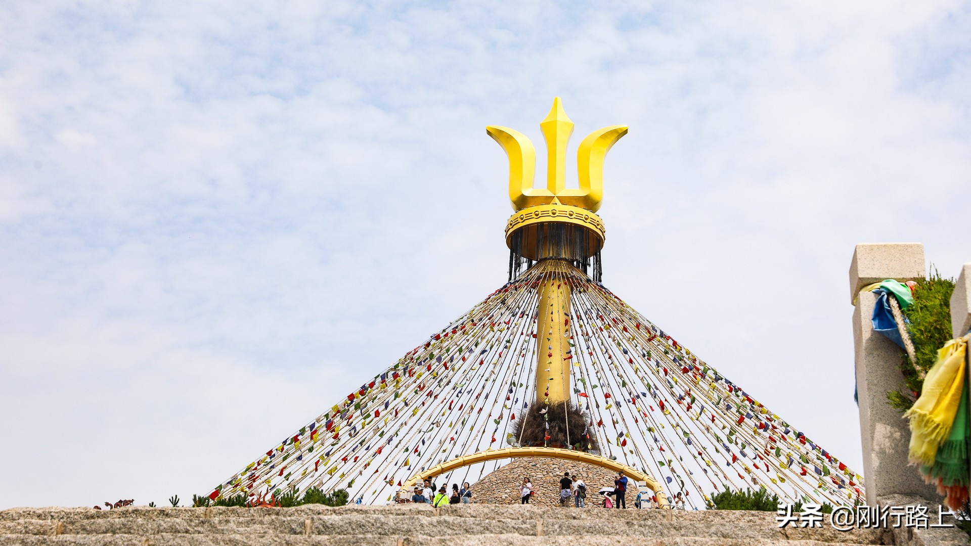 鄂尔多斯的伊克昭敖包,被誉为中国第一敖包,免费开放