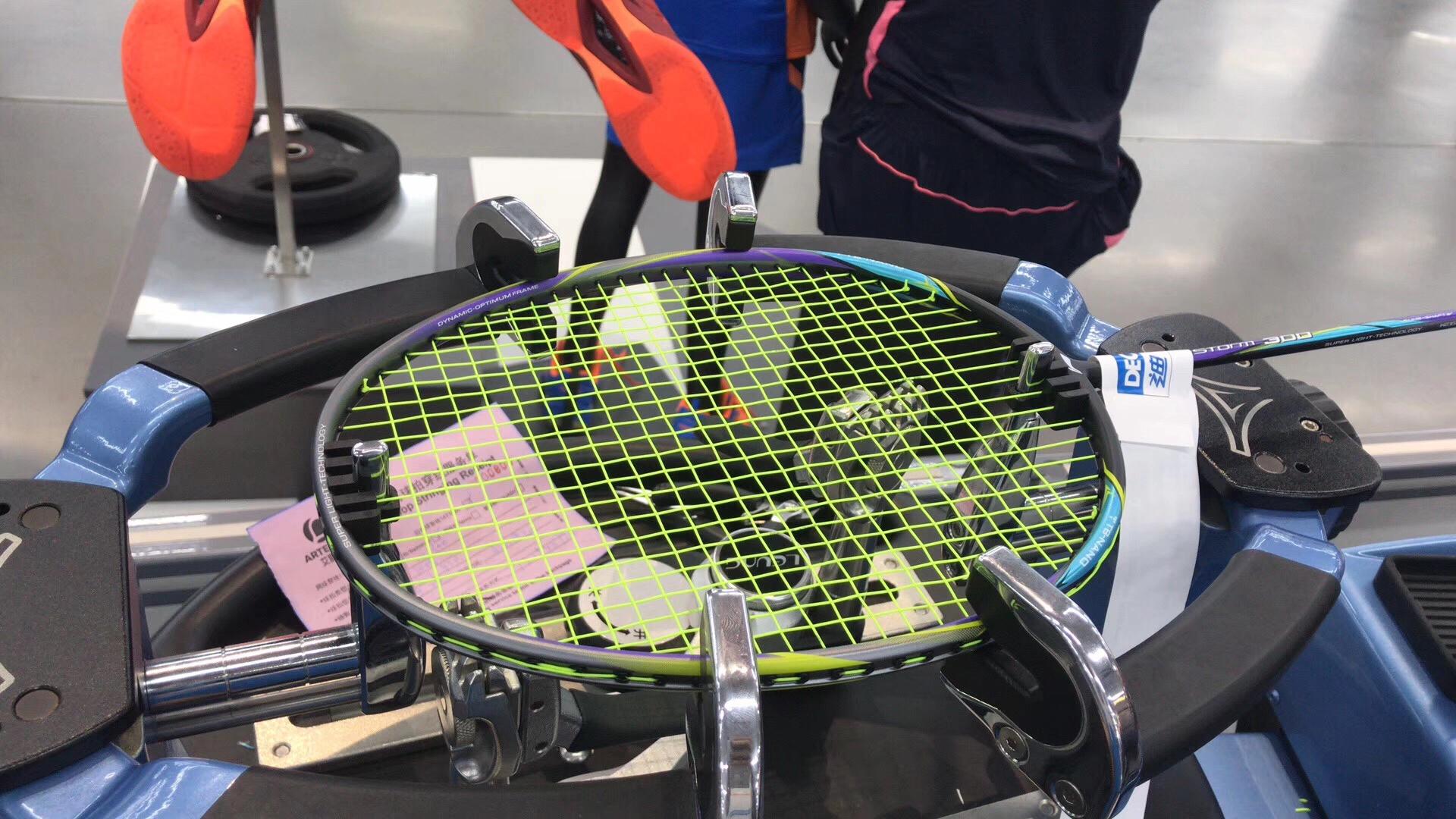 羽毛球线怎么穿视频教程,羽毛球穿线师需要准备什么线