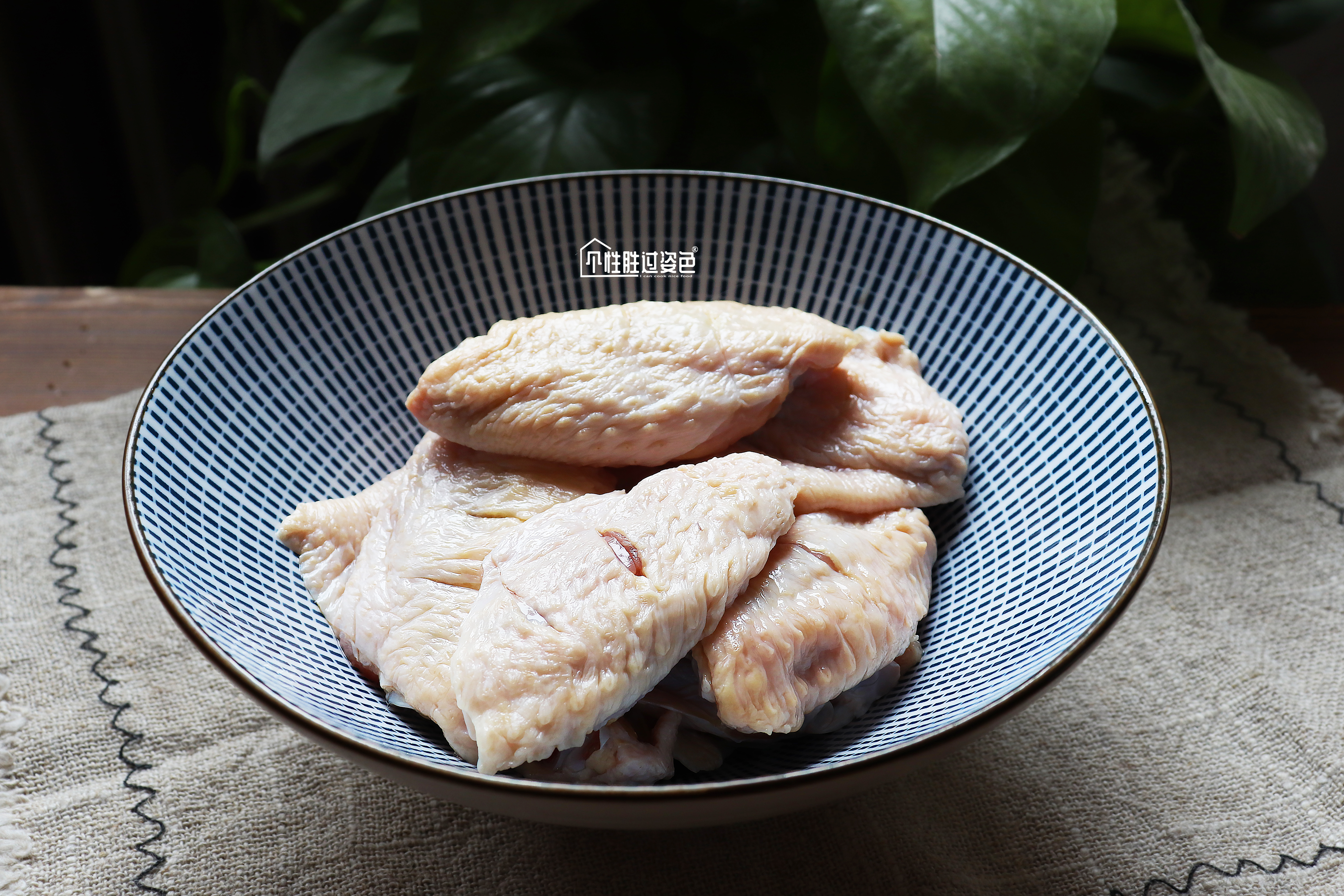 空气炸锅炸鸡翅面粉面包糠,炸鸡翅的家常做法裹面粉面包糠