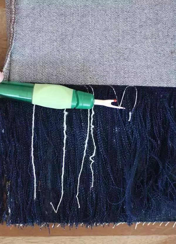 牛仔裤怎么改造成破洞流苏,旧牛仔裤腿简单变裙子