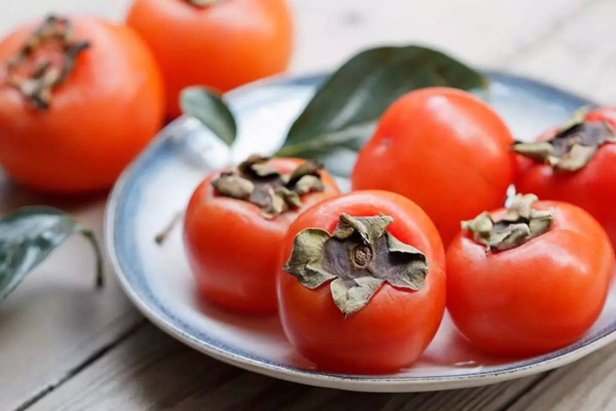 柿子酸奶中毒谣言,柿子和螃蟹会生结石吗