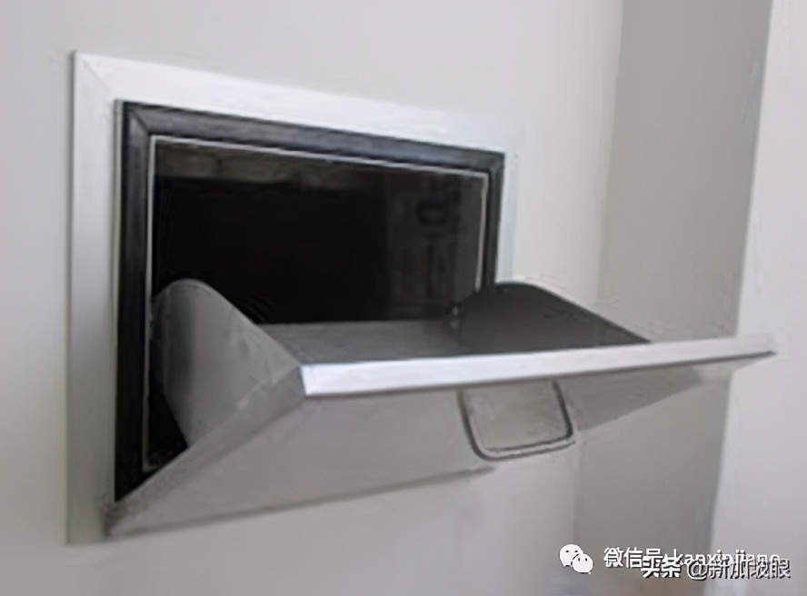 从中国购买伪名牌转卖被捕，夫指示妻将20包丢垃圾槽，毁灭证物