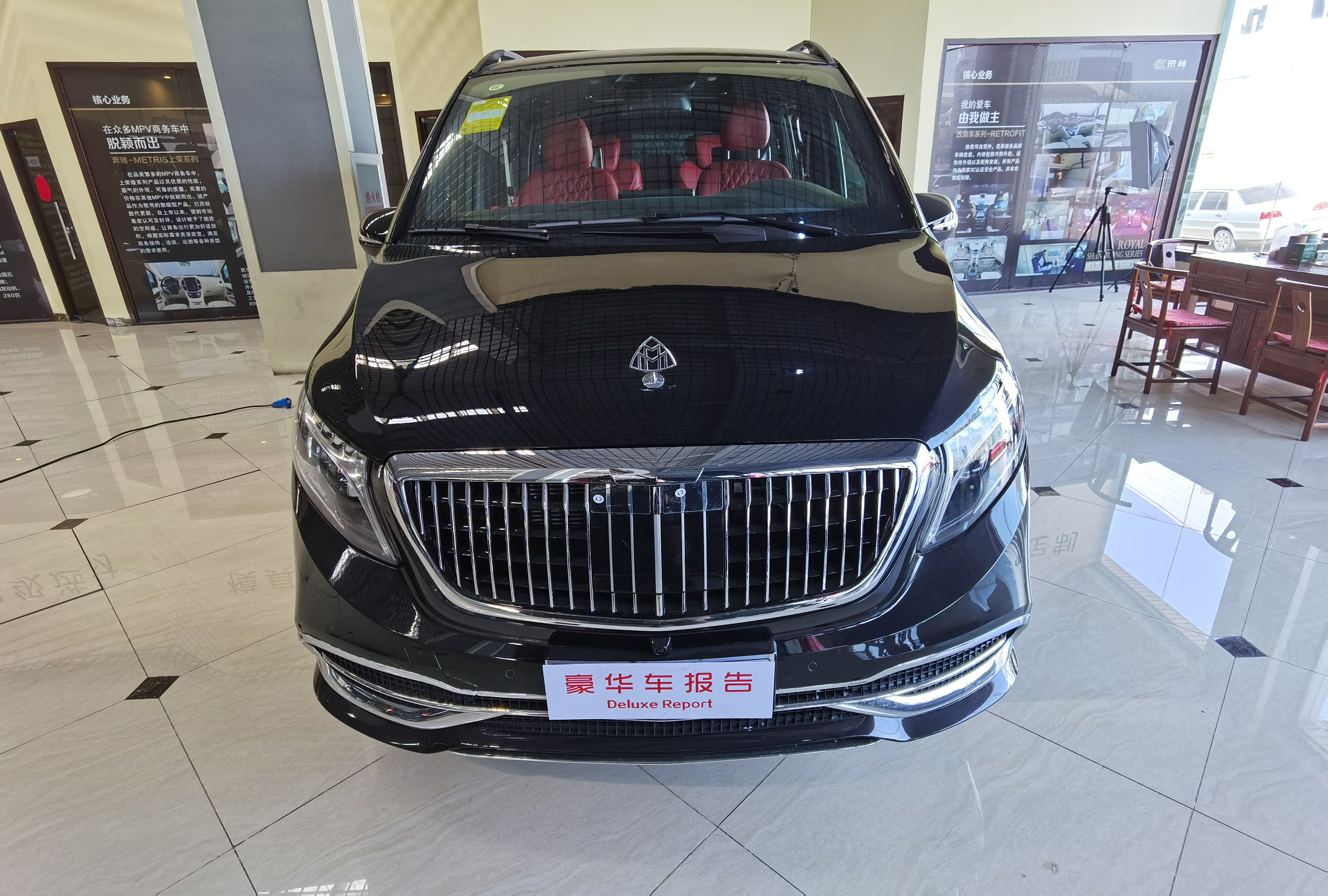 从简约到惊艳，奔驰V级商务车巅峰对决，同样的价格你会选谁？