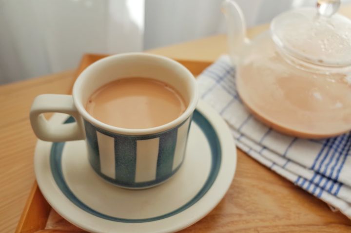 天冷了来一杯暖心热饮,天冷了给自己来杯奶茶
