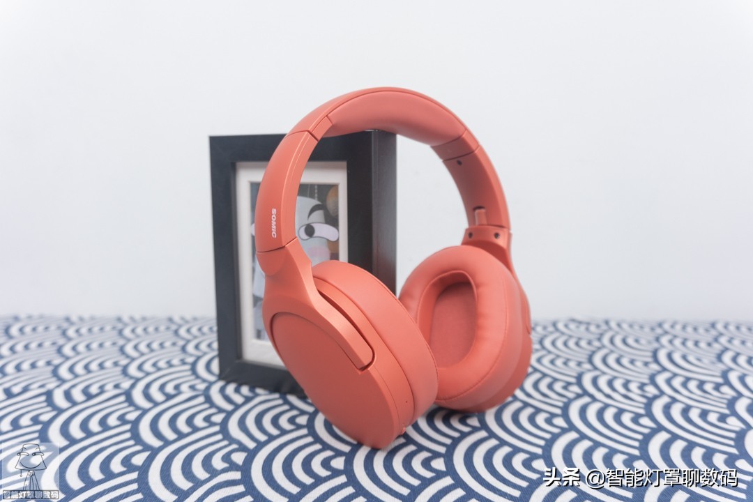 深圳小伙的快乐出租屋(上):千元1080P投影+头戴蓝牙耳机