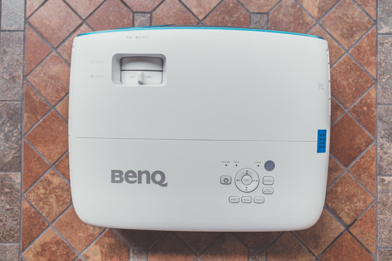 明基tk800m与爱普生chtw7000对比,明基benqtk800m4k投影仪3d影院