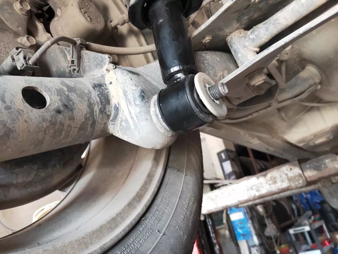 比亚迪f3更换丰田花冠减震器,丰田花冠后减震更换视频