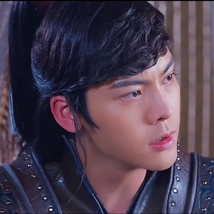 厚刘海遮挡脸型,厚刘海遮住眼睛