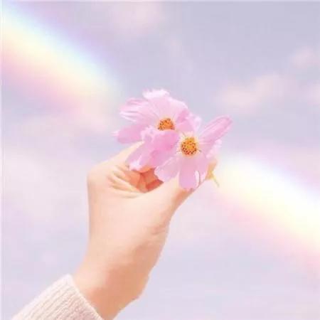 轻捻时光等归人,轻捻时光绿意