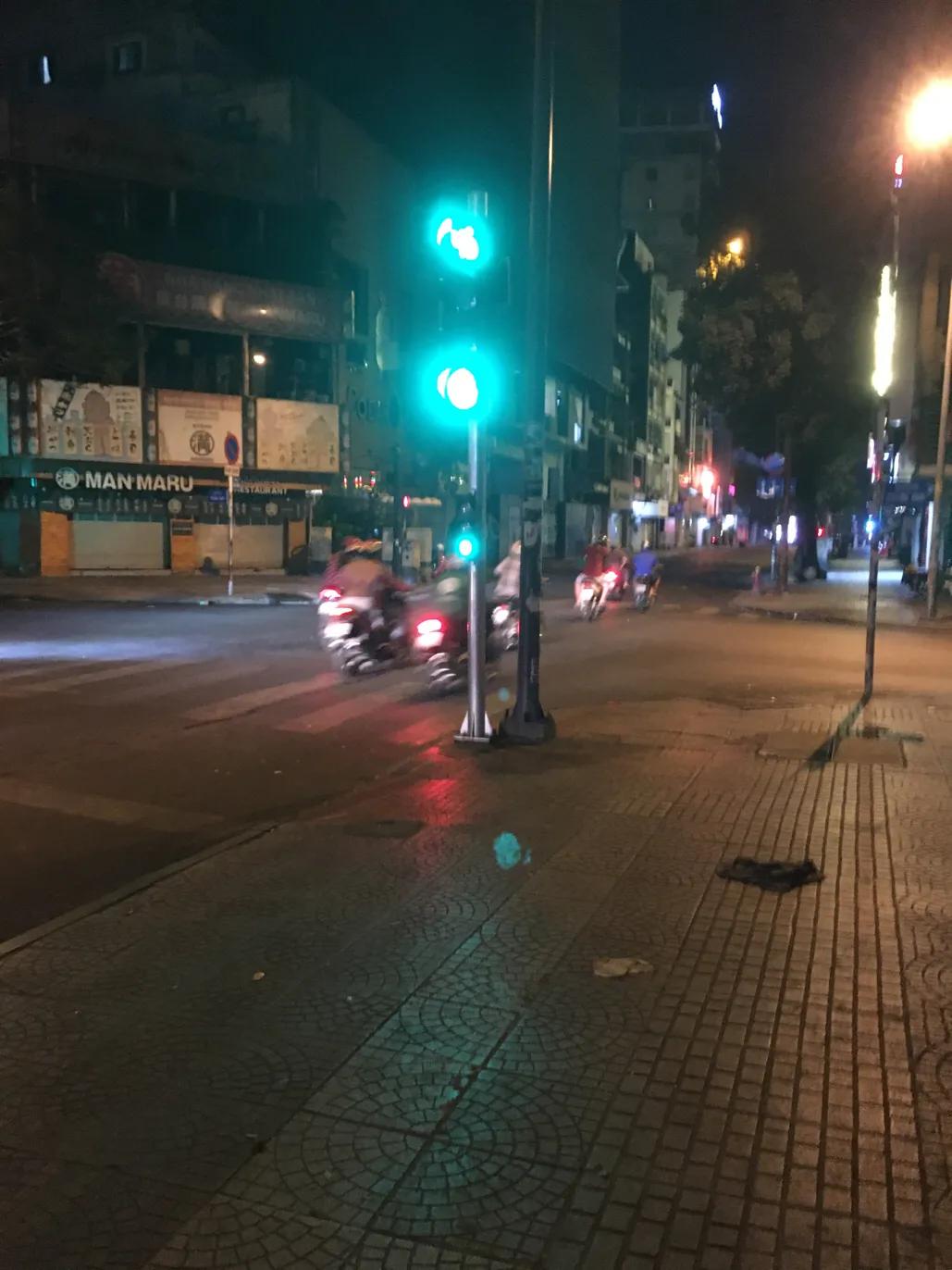 胡志明西贡故事,西贡和河内对比