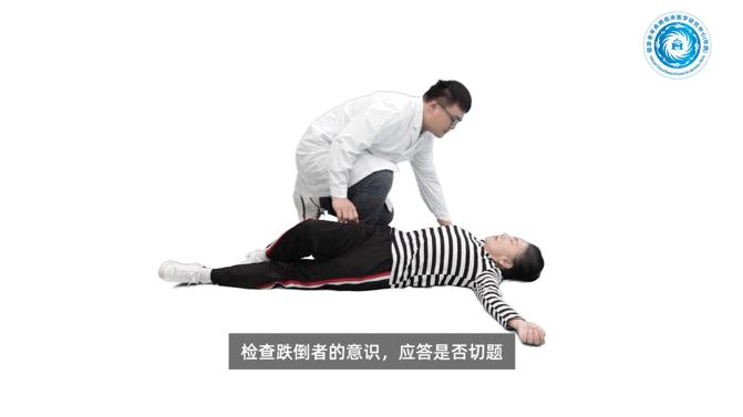 老年人摔倒路人怎么扶,老年人跌倒如何扶