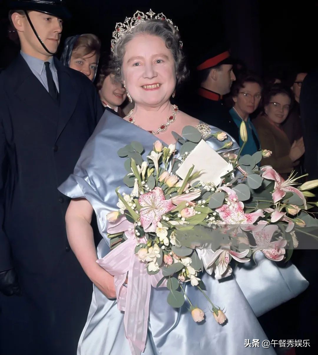 英女王90岁大寿,英女王的钻石胸针