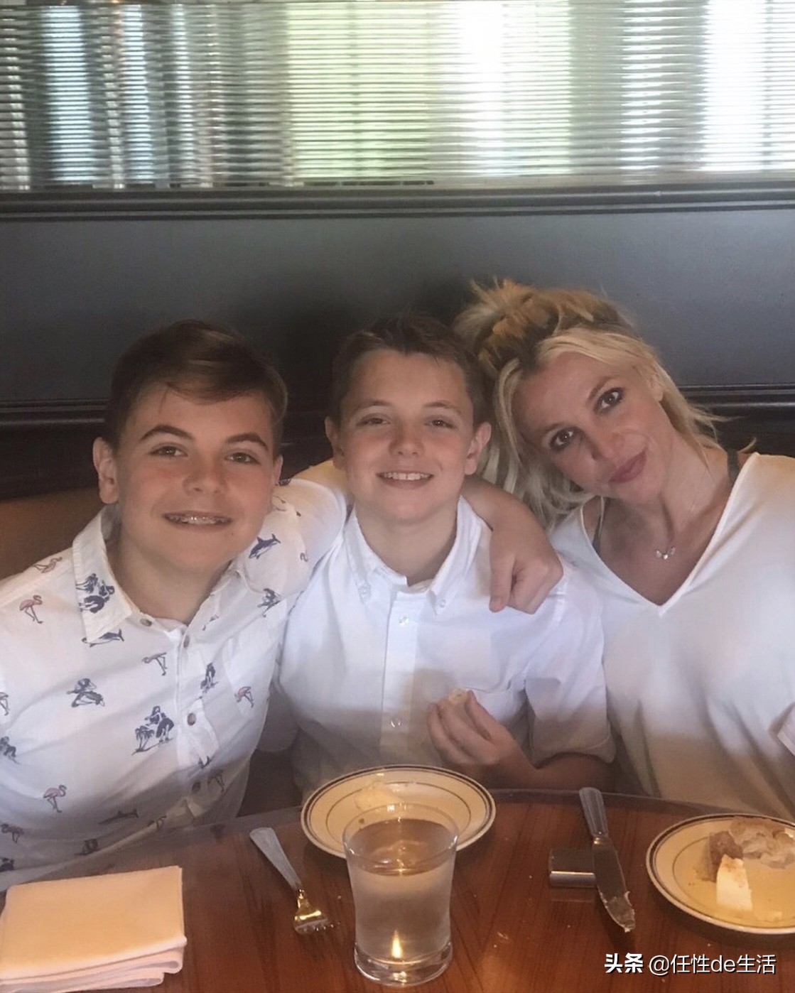 安妮海瑟薇和布兰妮,昔日小甜甜变身牛夫人