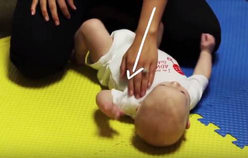 纠正宝宝斜颈最好的办法,宝宝斜颈要做什么操可以缓解