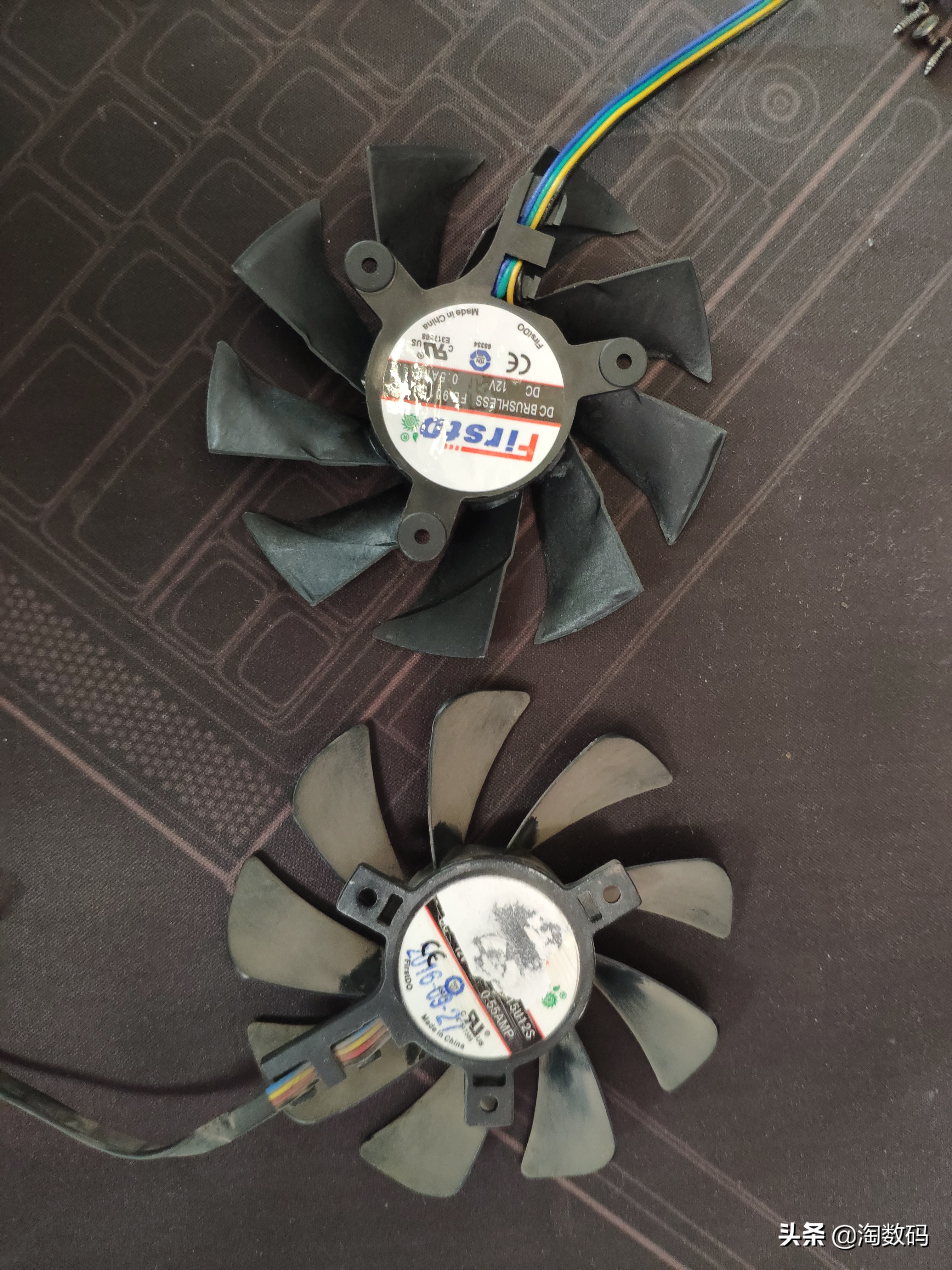 碎纸片卷进显卡风扇轴承？！WD40防锈液+小牙签完美解决咆哮风扇