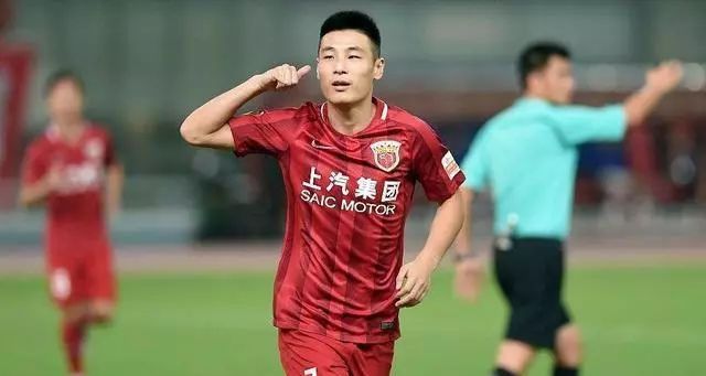 武磊西班牙人成名战,武磊是第一个攻破巴萨的亚洲人吗