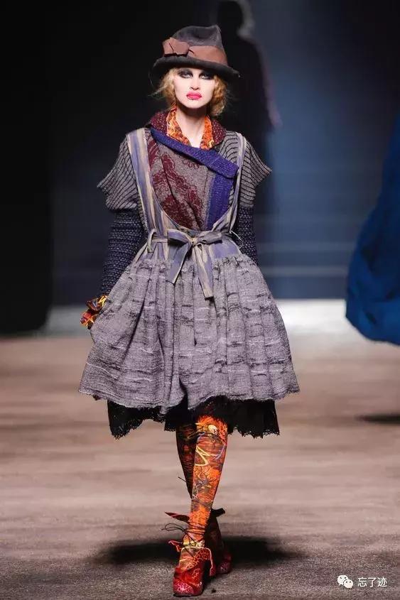 时装t台及镜前造型,时装t台秀套装