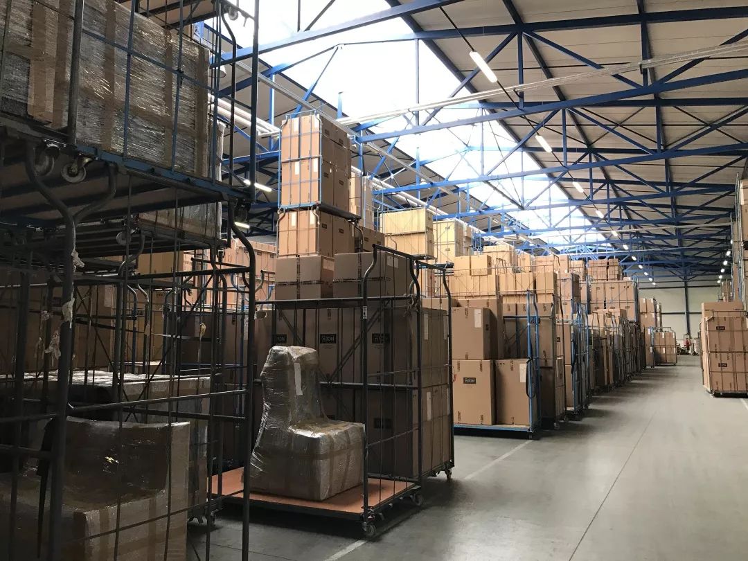 探访TON工厂看经典椅子背后的故事|疯狂24h我们去捷克干了啥？