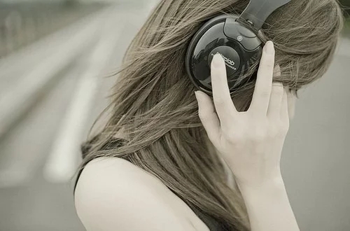 10大震撼心灵的经典背景音乐,50首好听的背景音乐名