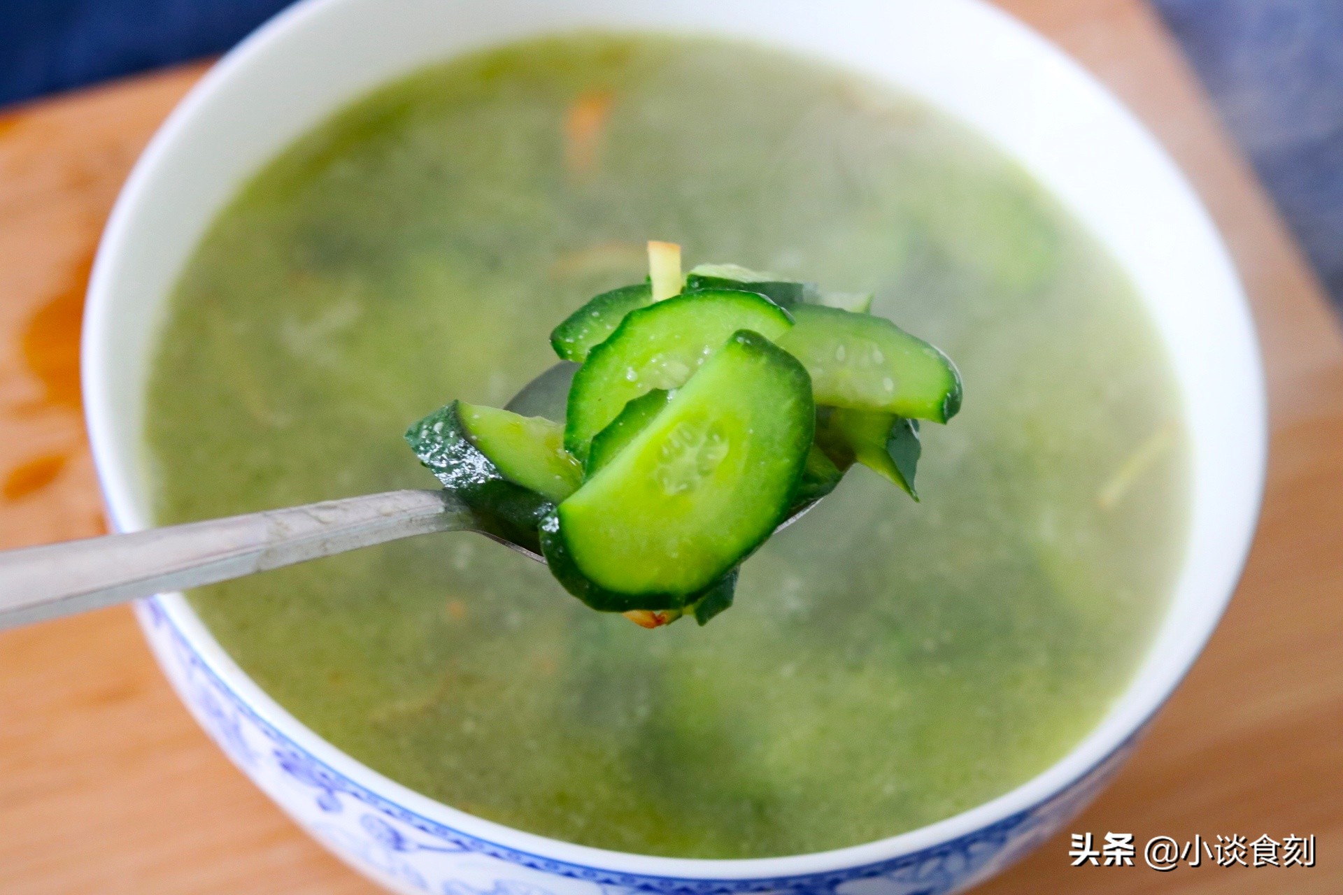 5分钟不到煮一锅汤，成本不到3块钱，鲜美补钙，还能美白祛斑