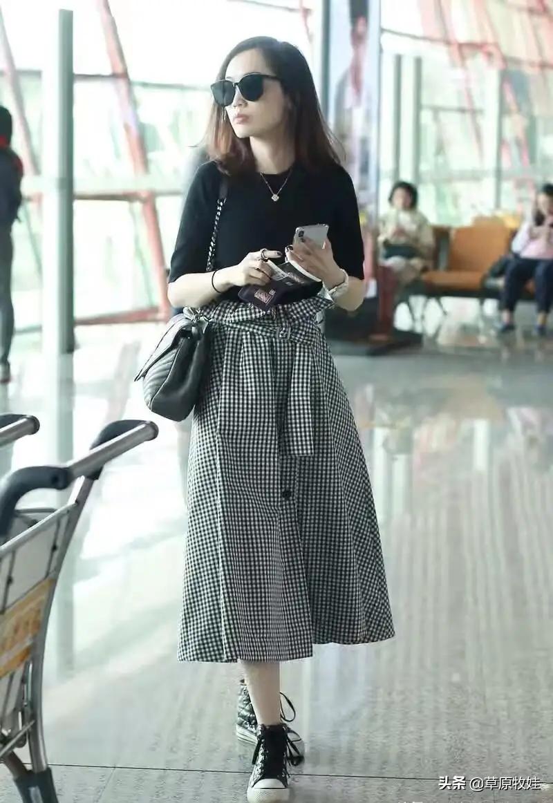 马蓉现身机场西装,马蓉皮衣机场图片