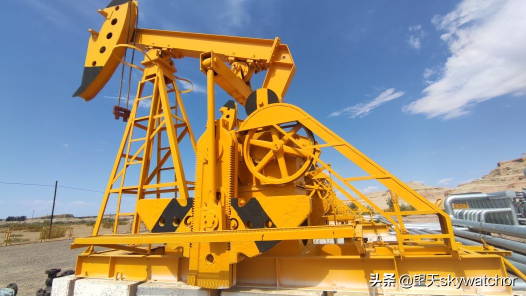 克拉玛依魔鬼城石油井,克拉玛依魔鬼城