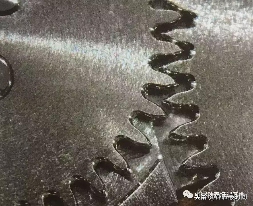 机心上的艺术：美轮美奂的打磨工艺