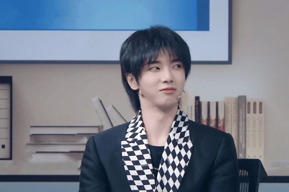 华晨宇被曝整容，本尊怒发声明，爆料者聊天截图曝光自揭背后阴谋