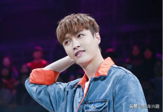 张艺兴再次登顶综艺,张艺兴登顶热搜第一