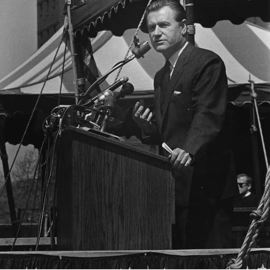 美国基辛格死亡,洛克菲勒的儿子被食人族吃掉