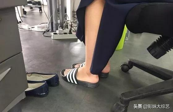 韩国人喜欢穿三线拖鞋吗,韩国人衣服为什么有三条杠