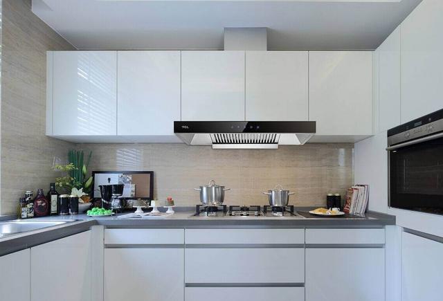 厨房吸油烟机有油污,油烟机使用了厨房还是到处有油污